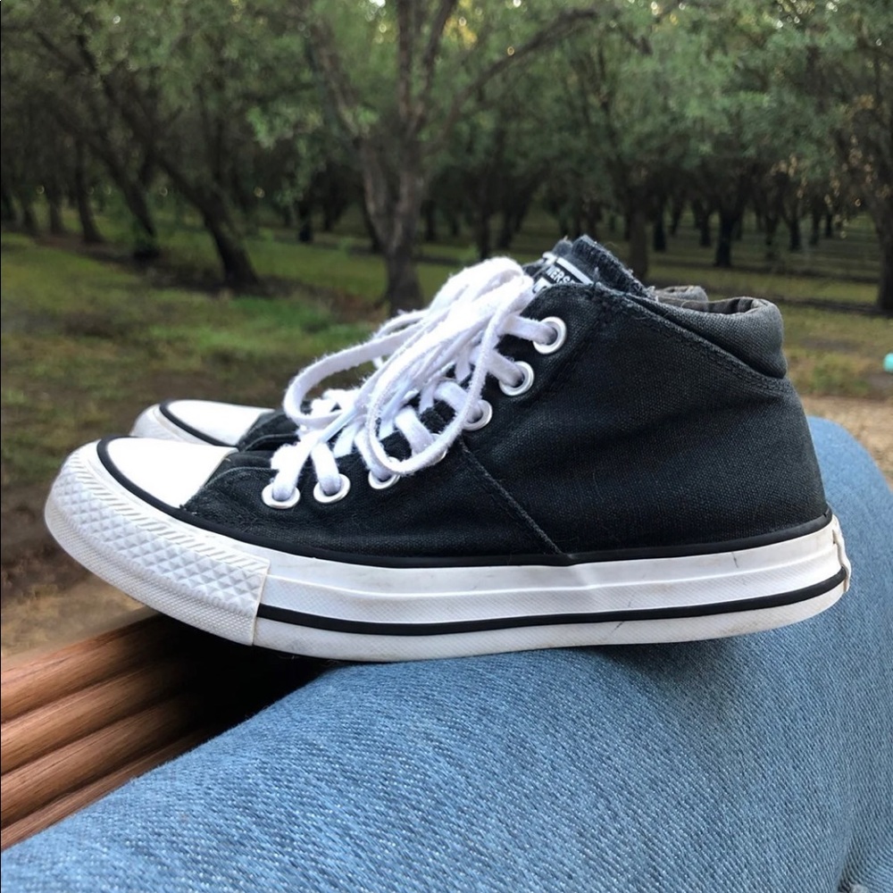 Converse women’s 6